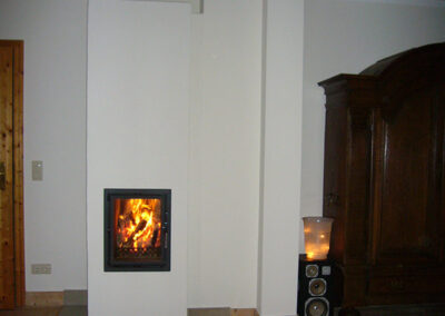 Grundofen mit optimaler Holzverbrennung und hohem Wirkungsgrad.